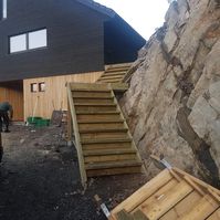 Bygging av trapp utenfor enebolig
